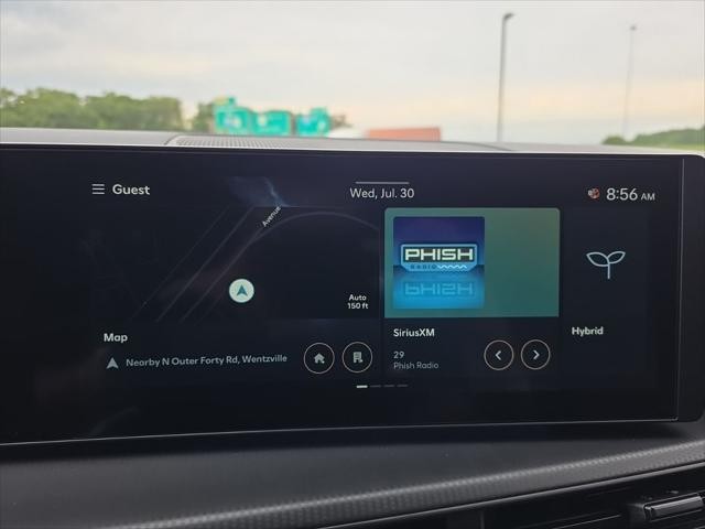 Hyundai Santa Fe Hybrid Vehicle Full-screen Gallery Image 15