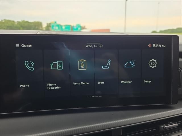 Hyundai Santa Fe Hybrid Vehicle Full-screen Gallery Image 16