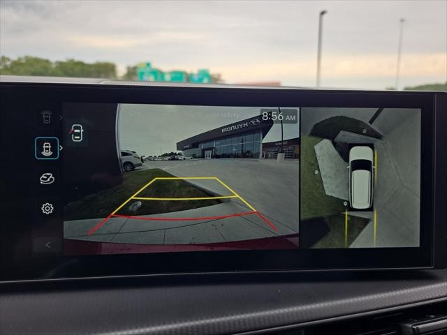 Hyundai Santa Fe Hybrid Vehicle Full-screen Gallery Image 18