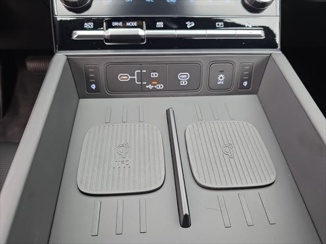 Hyundai Santa Fe Hybrid Vehicle Full-screen Gallery Image 20