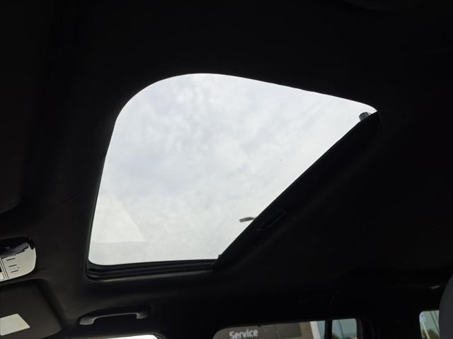 Hyundai Santa Fe Hybrid Vehicle Full-screen Gallery Image 22