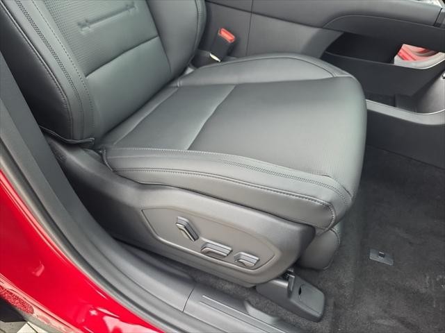 Hyundai Santa Fe Hybrid Vehicle Full-screen Gallery Image 32