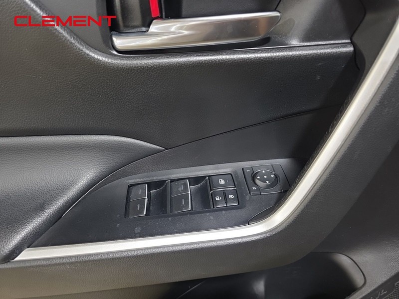 Toyota RAV4 Vehicle Image 22