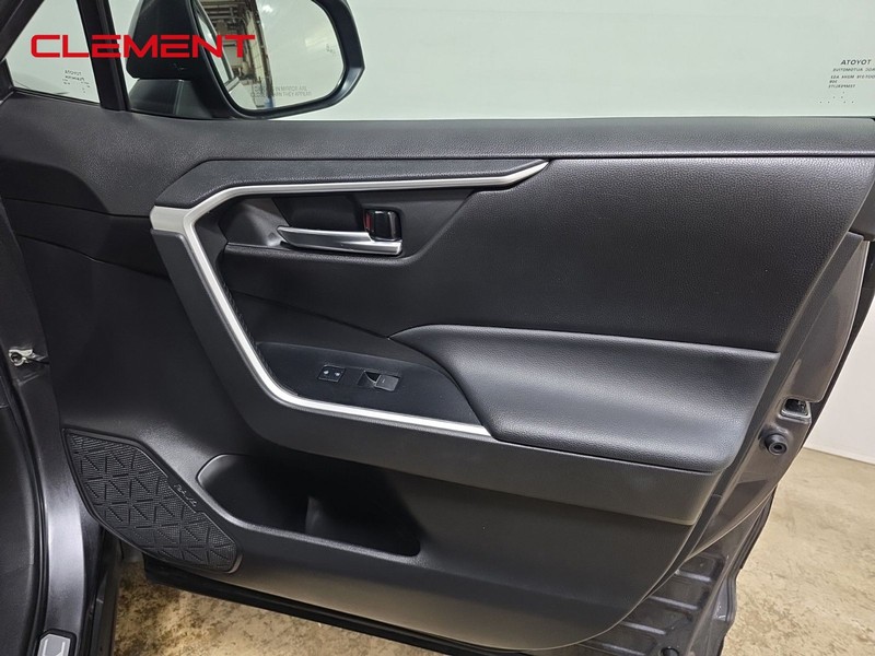 Toyota RAV4 Vehicle Image 32