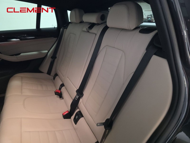 BMW X4 Vehicle Image 32