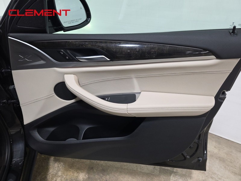 BMW X4 Vehicle Image 36