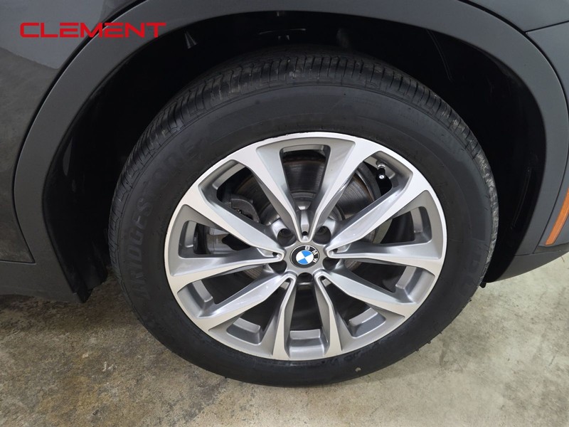 BMW X4 Vehicle Image 37