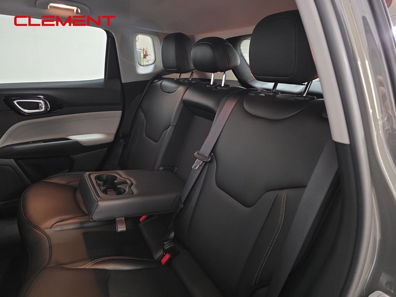 Jeep Compass Vehicle Image 28