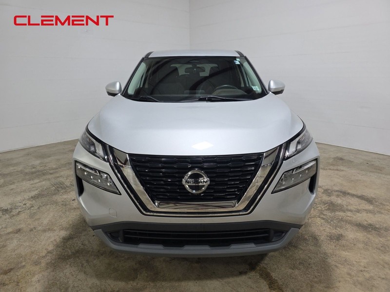 Nissan Rogue Vehicle Image 02