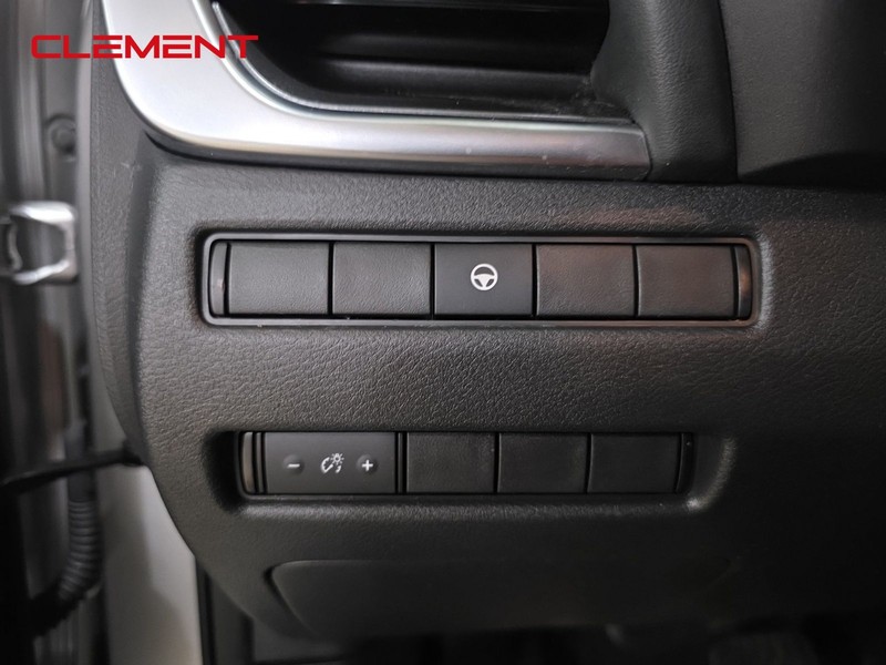 Nissan Rogue Vehicle Image 11