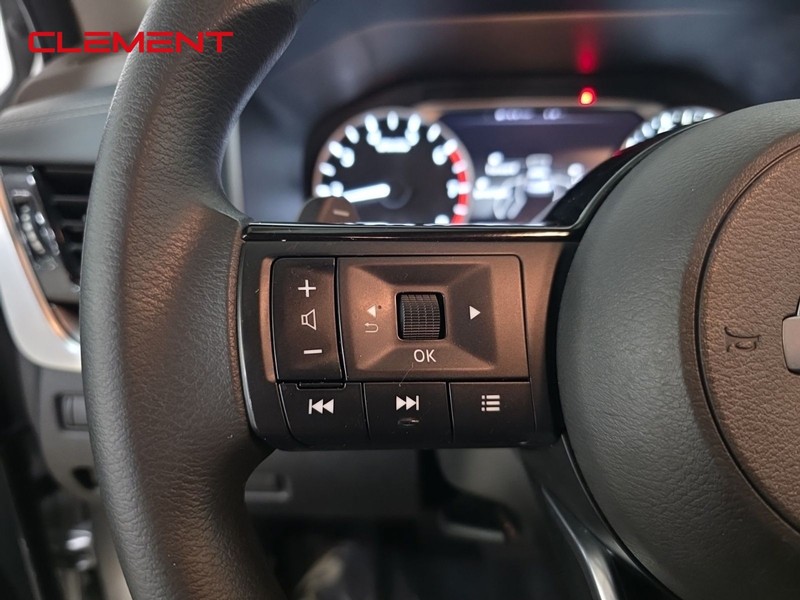 Nissan Rogue Vehicle Image 12