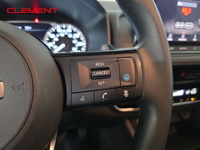 Nissan Rogue Vehicle Image 13