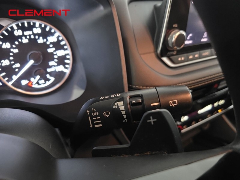Nissan Rogue Vehicle Image 14