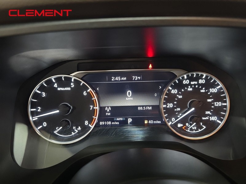 Nissan Rogue Vehicle Image 15