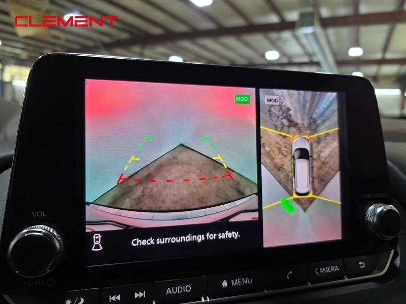 Nissan Rogue Vehicle Image 17