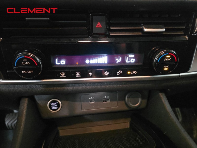 Nissan Rogue Vehicle Image 18