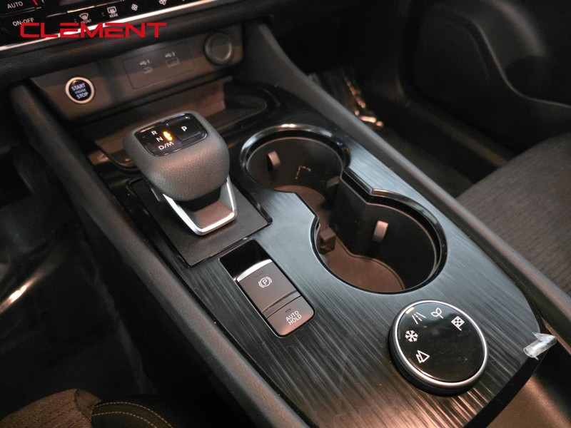 Nissan Rogue Vehicle Image 19