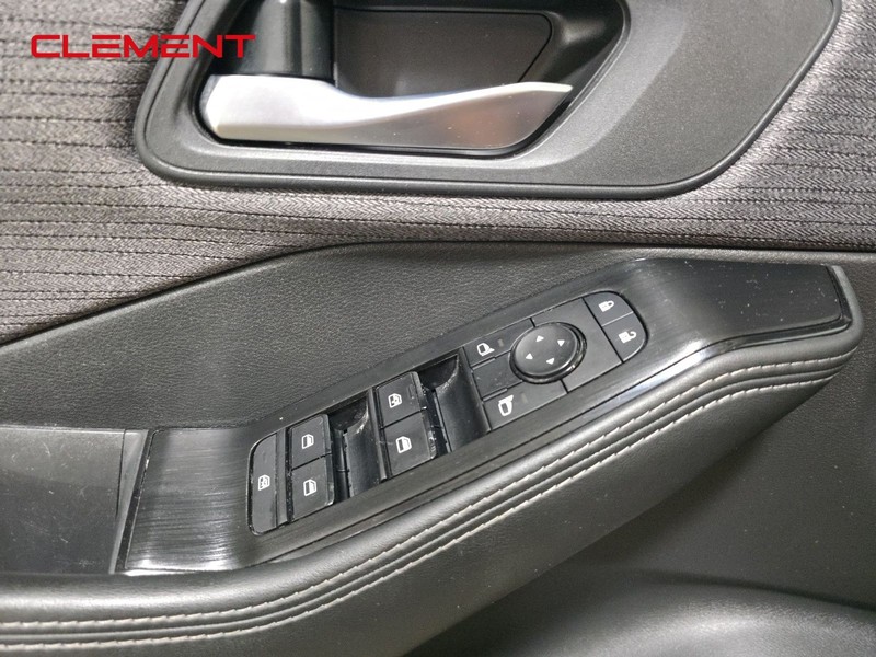 Nissan Rogue Vehicle Image 21