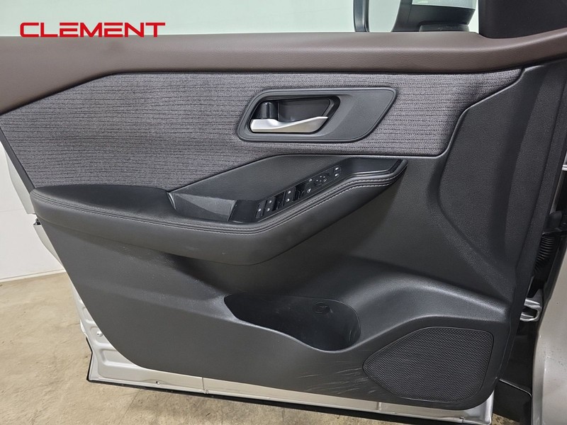 Nissan Rogue Vehicle Image 22