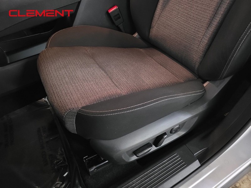 Nissan Rogue Vehicle Image 23