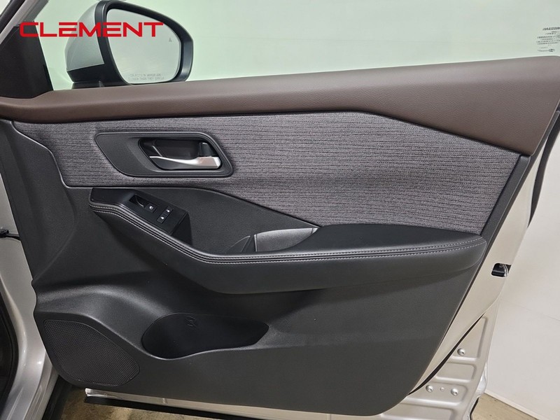 Nissan Rogue Vehicle Image 31