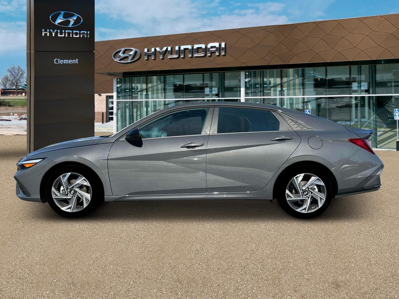 Hyundai Elantra Vehicle Image 03