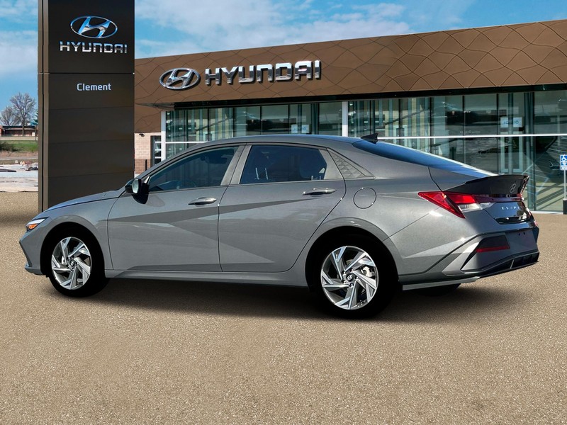 Hyundai Elantra Vehicle Image 04