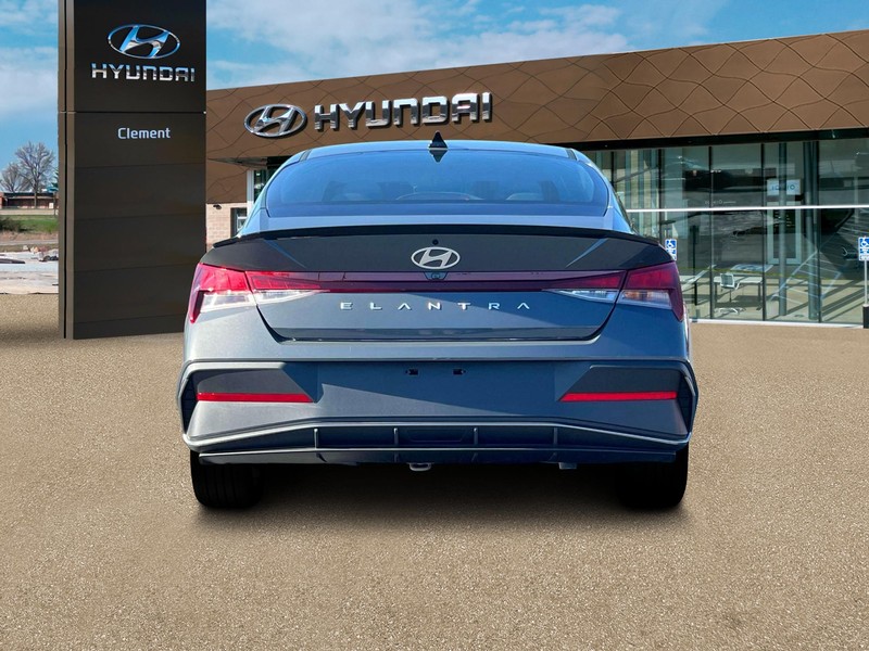Hyundai Elantra Vehicle Image 06