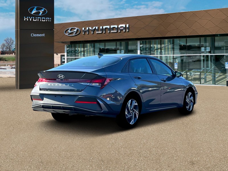 Hyundai Elantra Vehicle Image 07