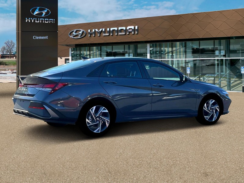 Hyundai Elantra Vehicle Image 08