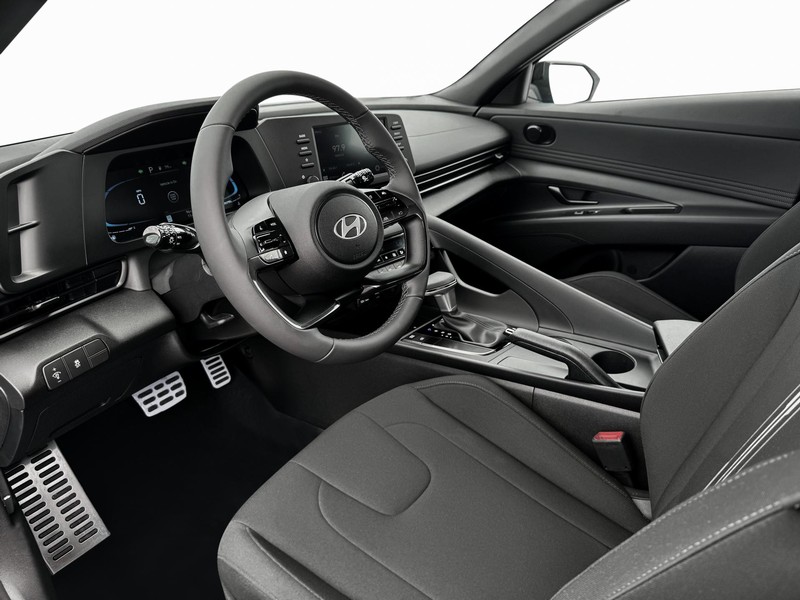 Hyundai Elantra Vehicle Image 14