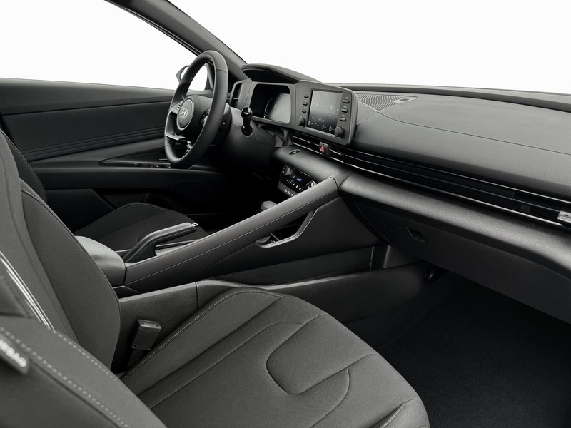 Hyundai Elantra Vehicle Image 15