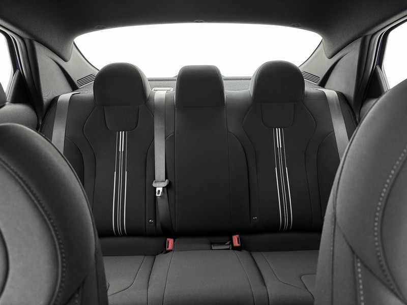 Hyundai Elantra Vehicle Image 16