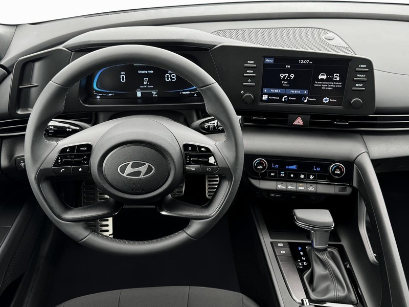 Hyundai Elantra Vehicle Image 17