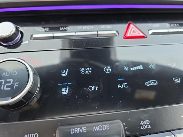 Hyundai Santa Fe Hybrid Vehicle Full-screen Gallery Image 23