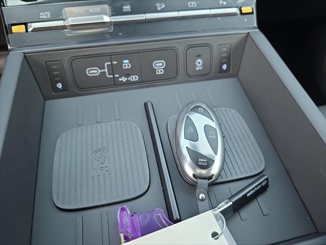 Hyundai Santa Fe Hybrid Vehicle Full-screen Gallery Image 24