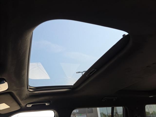 Hyundai Santa Fe Hybrid Vehicle Full-screen Gallery Image 25