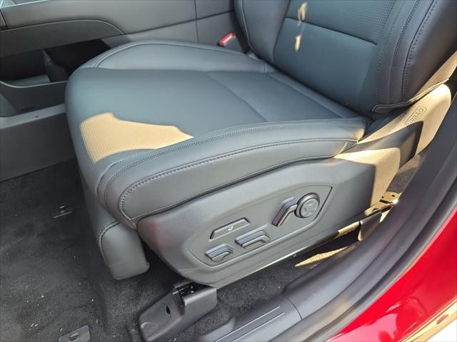 Hyundai Santa Fe Hybrid Vehicle Full-screen Gallery Image 29