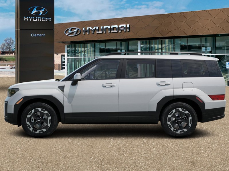 Hyundai Santa Fe Vehicle Full-screen Gallery Image 2