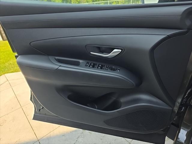 Hyundai Tucson Vehicle Full-screen Gallery Image 24