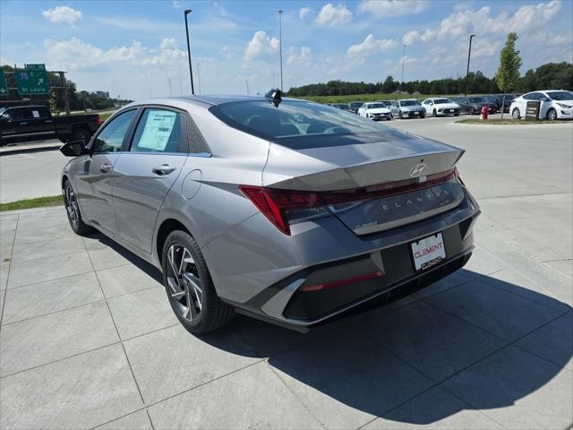 Hyundai Elantra Vehicle Full-screen Gallery Image 8