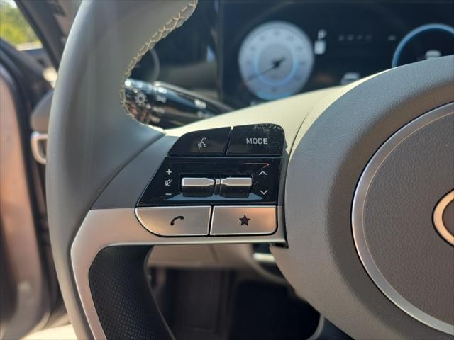 Hyundai Elantra Vehicle Full-screen Gallery Image 15