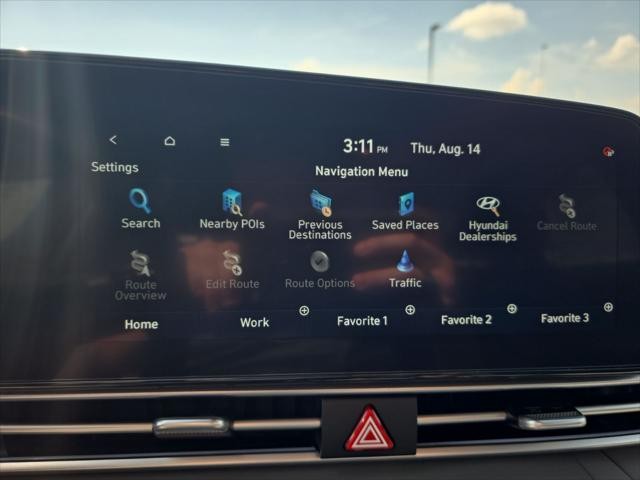 Hyundai Elantra Vehicle Full-screen Gallery Image 21