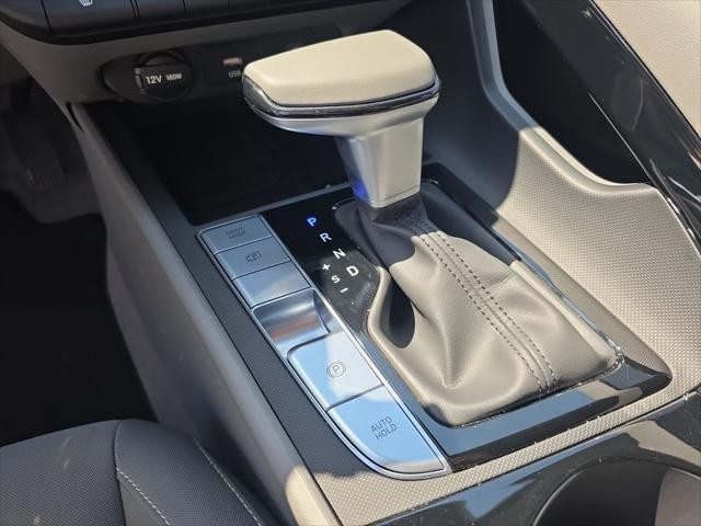 Hyundai Elantra Vehicle Full-screen Gallery Image 23