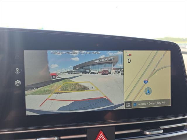 Hyundai Elantra Vehicle Full-screen Gallery Image 25