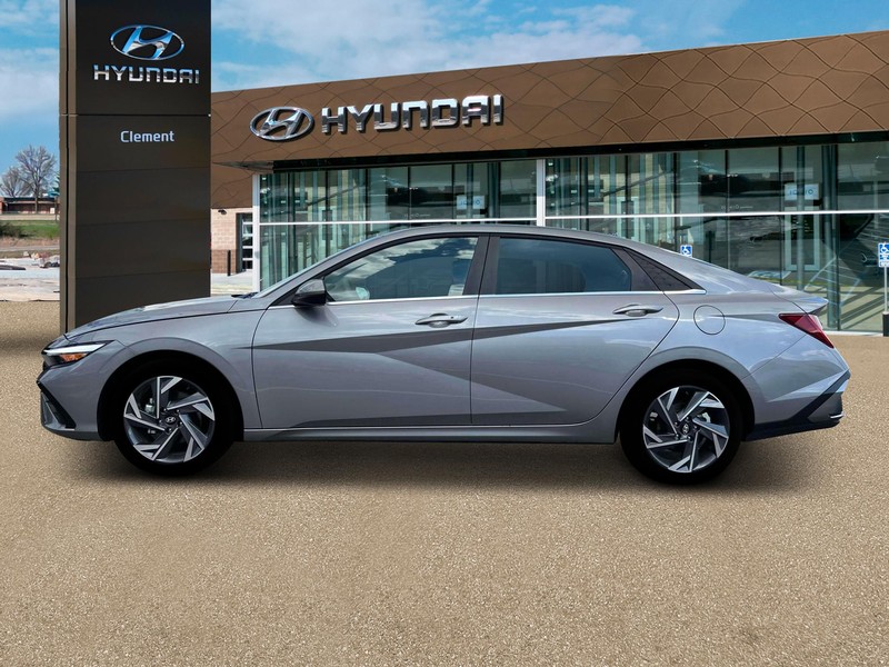 Hyundai Elantra Vehicle Image 03
