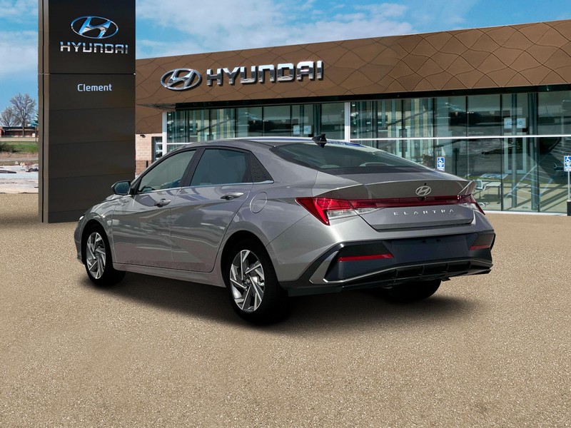 Hyundai Elantra Vehicle Image 05