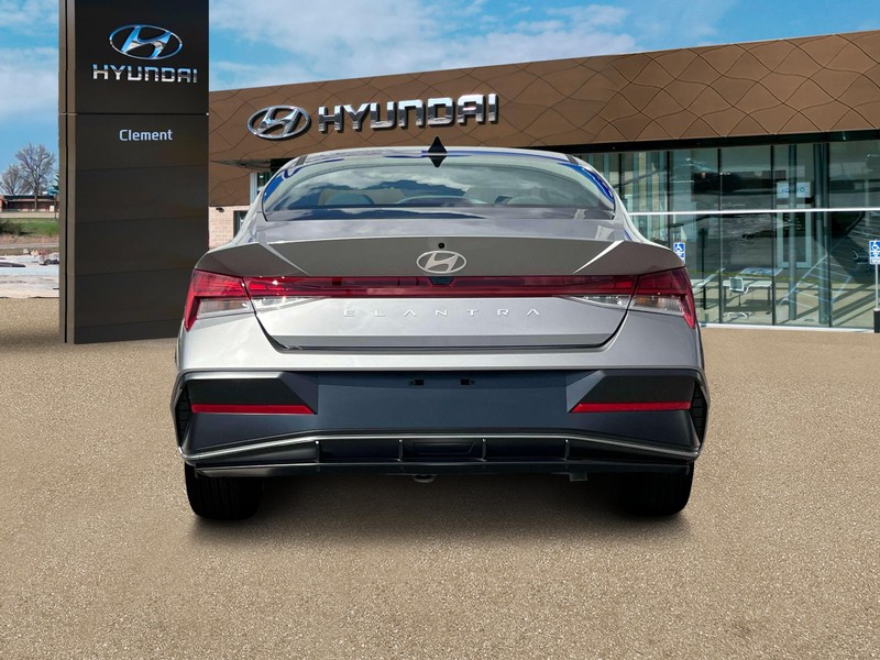 Hyundai Elantra Vehicle Image 06