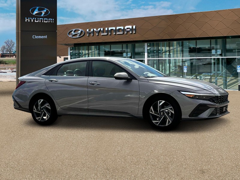 Hyundai Elantra Vehicle Image 10