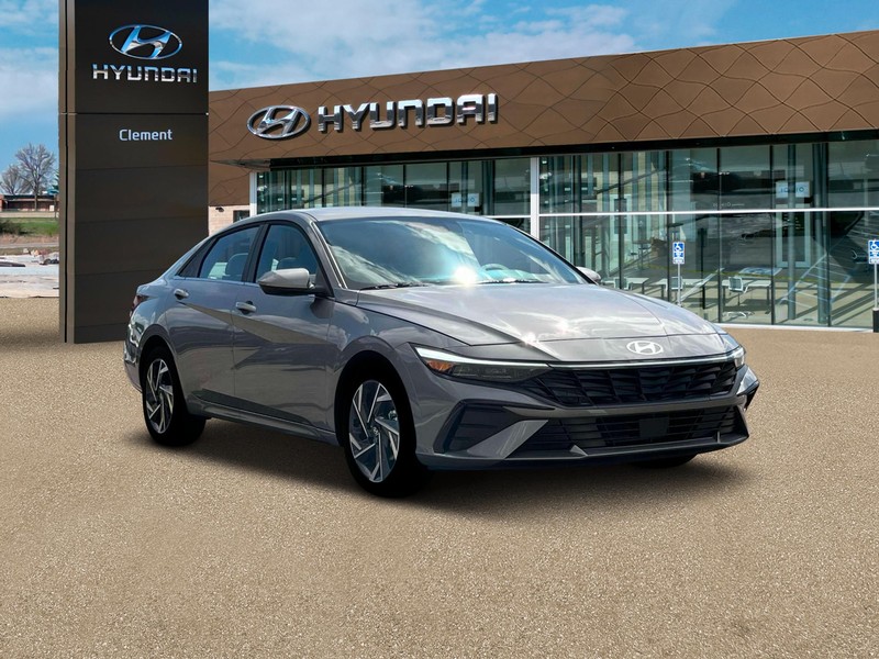 Hyundai Elantra Vehicle Image 11